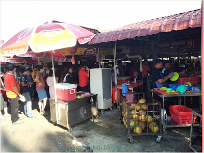walaupun ramai, tapi agak cepat juga dapat coconut shake