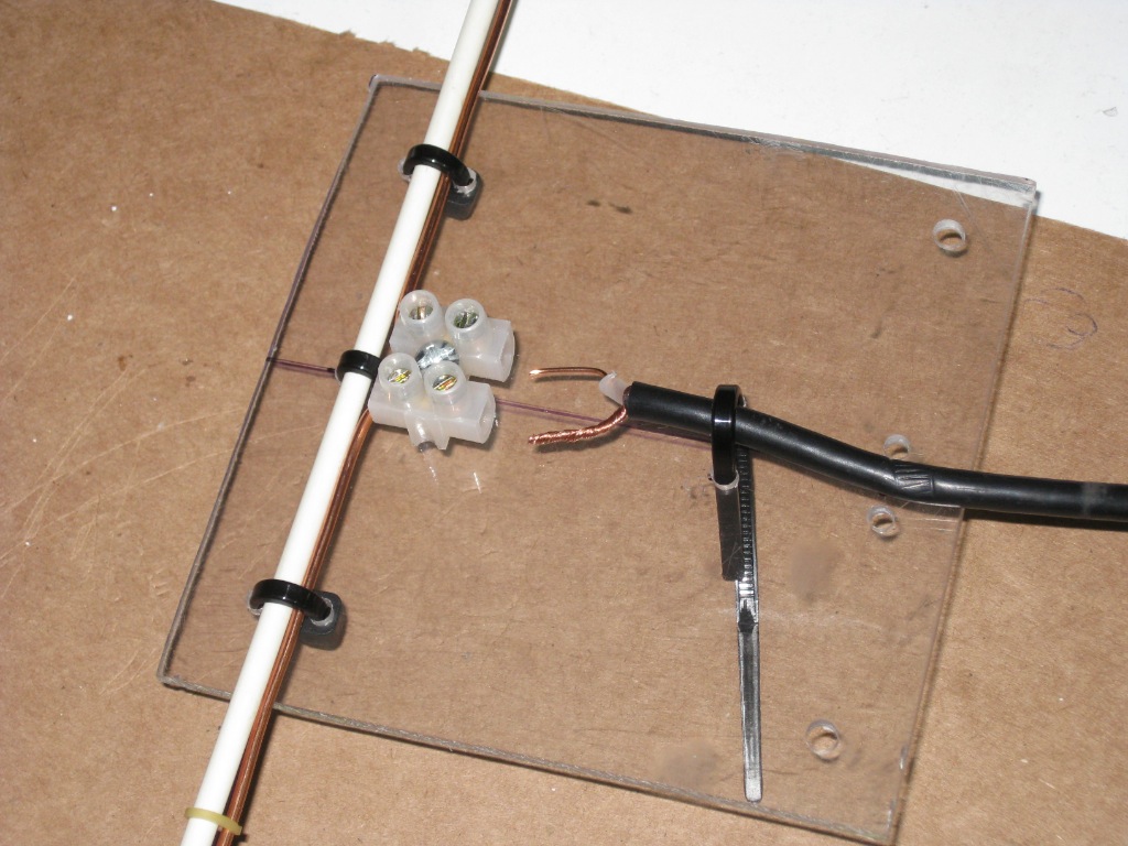 Trabajos manuales Antena dipolo para VHF "sin soldador"