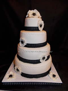 Tort de nunta alb-negru