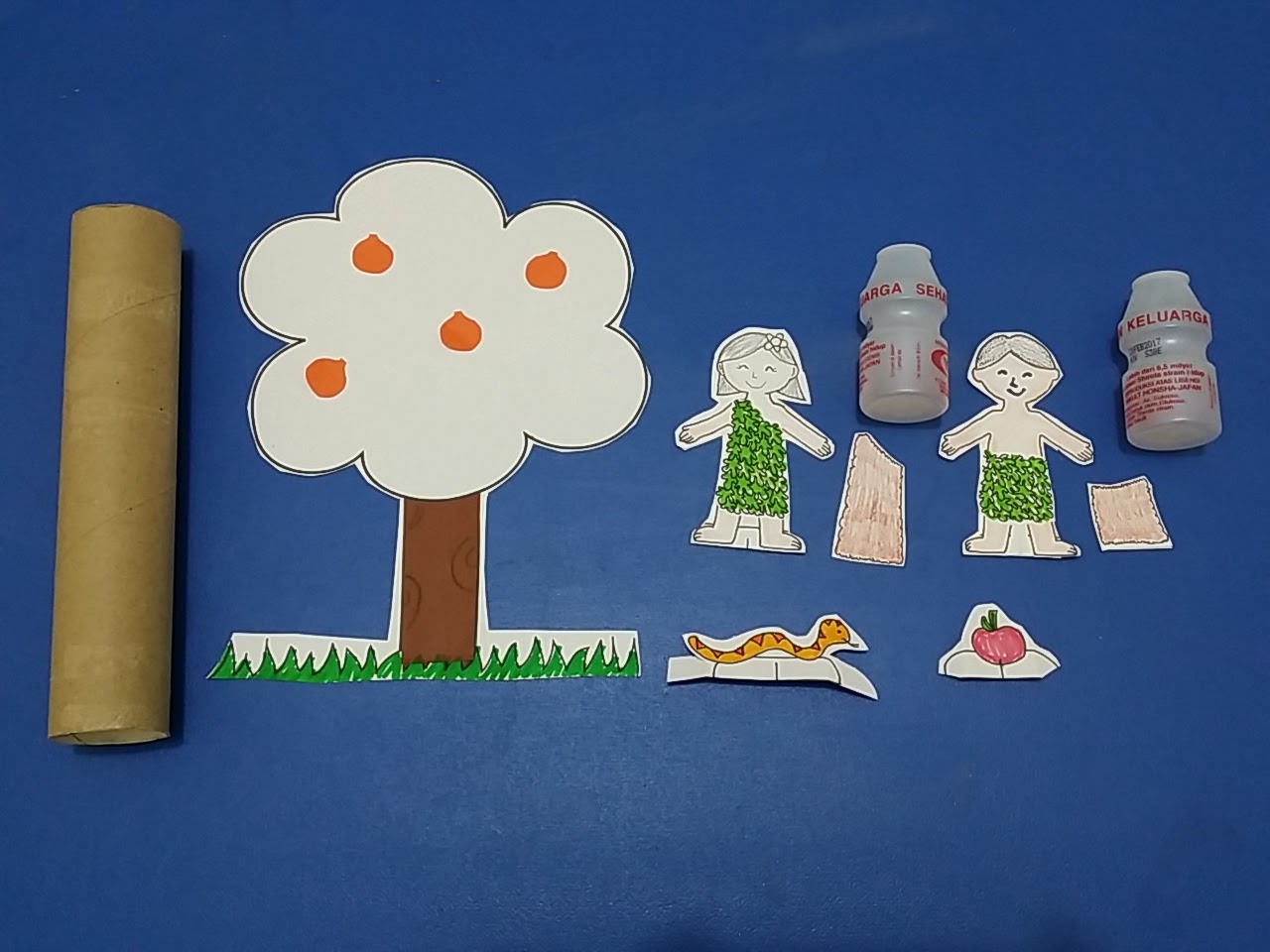 Membuat Alat Peraga- Adam dan Hawa jaruh ke dlm dosa.