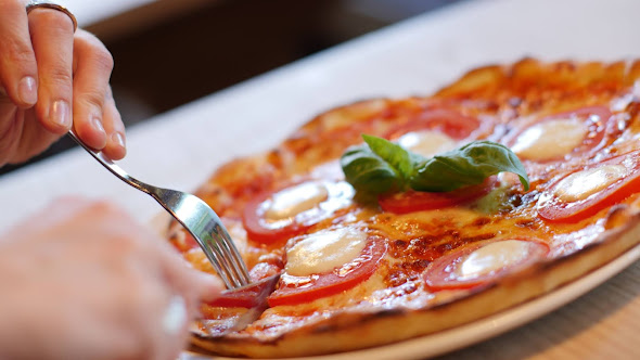 pizza-1150031.jpg