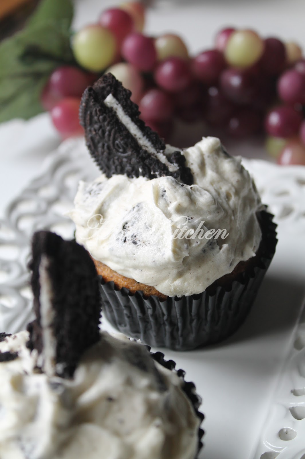 Cupcake Oreo Dengan Whipped Cream Frosting - Azie Kitchen