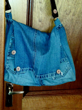 BushcraftZ: DIY Recycle: Saddlebag from an old pair of jeans