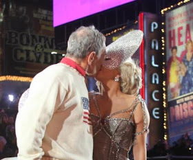 lady+gaga+and+michael+bloomberg+kissing+
