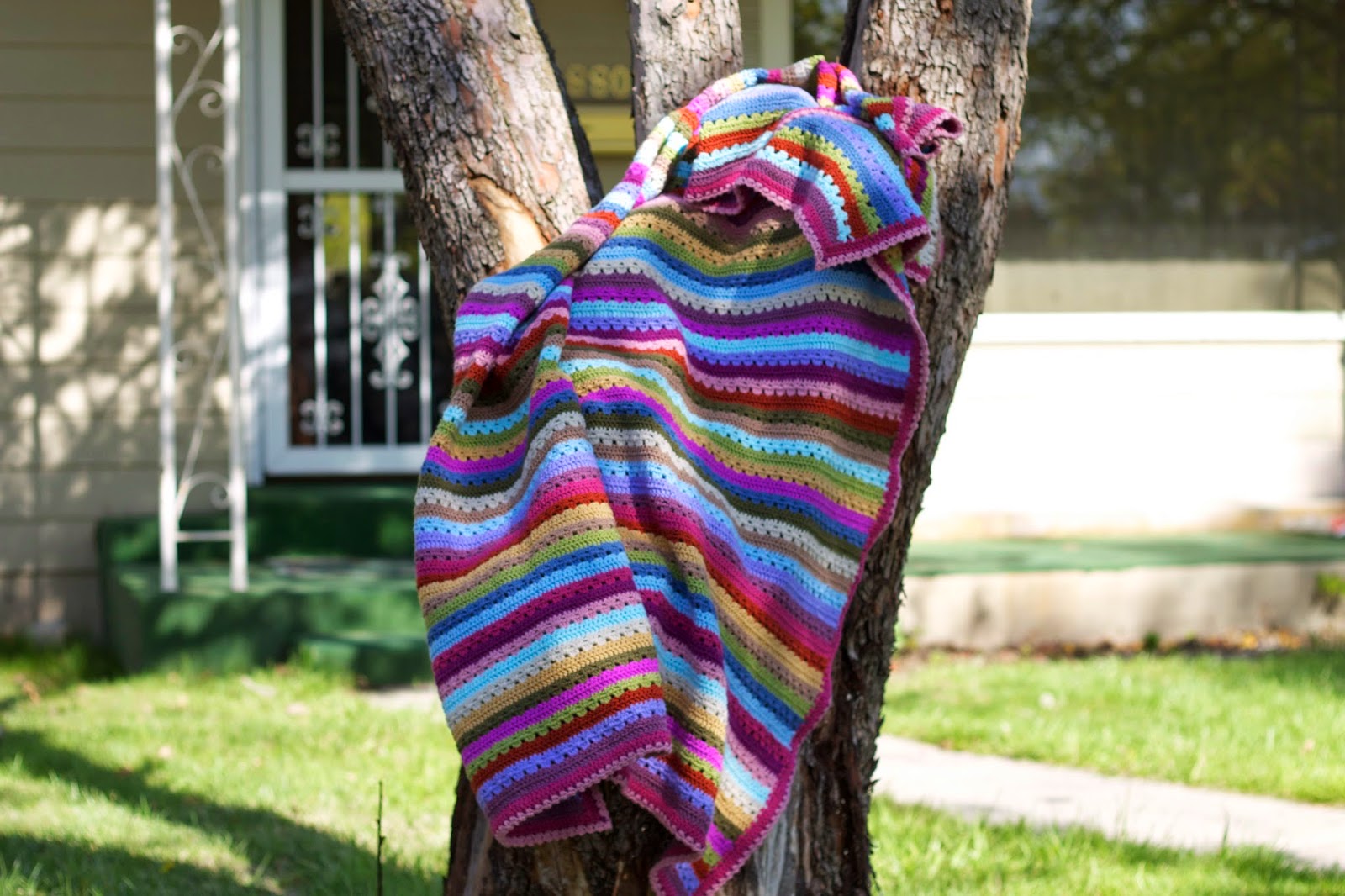 Rose & Toast Cozy Cottage Blanket // crochet