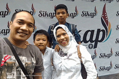 Foto bersama keluarga. Foto bersama keluarga.