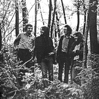 "Agamemnon" foi uma obscura banda de prog sinfônico formada na Suíça no final da década de setenta, mas existe alguma especulação de que a banda seja, na verdade, da Alemanha, e que, só o LP foi lançado na Suíça. De qualquer maneira, "Agamemnon" só lançou um único álbum em 1981, chamado como "Part I & II", por ser dividido em duas longas suítes, uma de cada lado do LP, tema de duas histórias, sobre um antigo e mitológico herói grego. Esse primeiro e único registro da década de oitenta, soa como se tivesse sido gravado uma década antes, pois sofre de má mixagem e carência na percussão. As letras são em Inglês e oferecem um bom vocalista que em alguns momentos pode trazer a memória o músico inglês "Cat stevens", também podemos reparar, uma borda sinfônica com os arranjos cósmicos do teclado, que lembram muito o "Pink Floyd" e semelhantes também aos álbuns lançados em anos anteriores, de bandas alemãs como "Eloy", "Pancake" ou "Jane", é uma reminiscência de "Minotaurus", "Epidauro" e em algumas partes "Kyrie Eleison". As composições e a estrutura harmônicas são muito básicas e muito repetitivas ao longo do tempo, com um grande momento por volta dos 10 minutos da parte 1, mas nada mais do que isso, o final termina abruptamente com um fade out que significa que não se tinha a intenção de acabar nesse ponto durante a gravação. Com a parte 2, felizmente começa a se ouvir com mais nitidez o baixista, seu desemprenho é muito musical e acima de toda a gravação. Os solos de teclado são ácidos e fantásticos em todo o álbum, um fascinante space/psych/prog. O solo de piano no 12º minuto da Parte 2 é surpreendentemente acima do desempenho geral do álbum. Enfim um disco mediano, mas significante para os estéreis anos oitenta. Recomendo.
