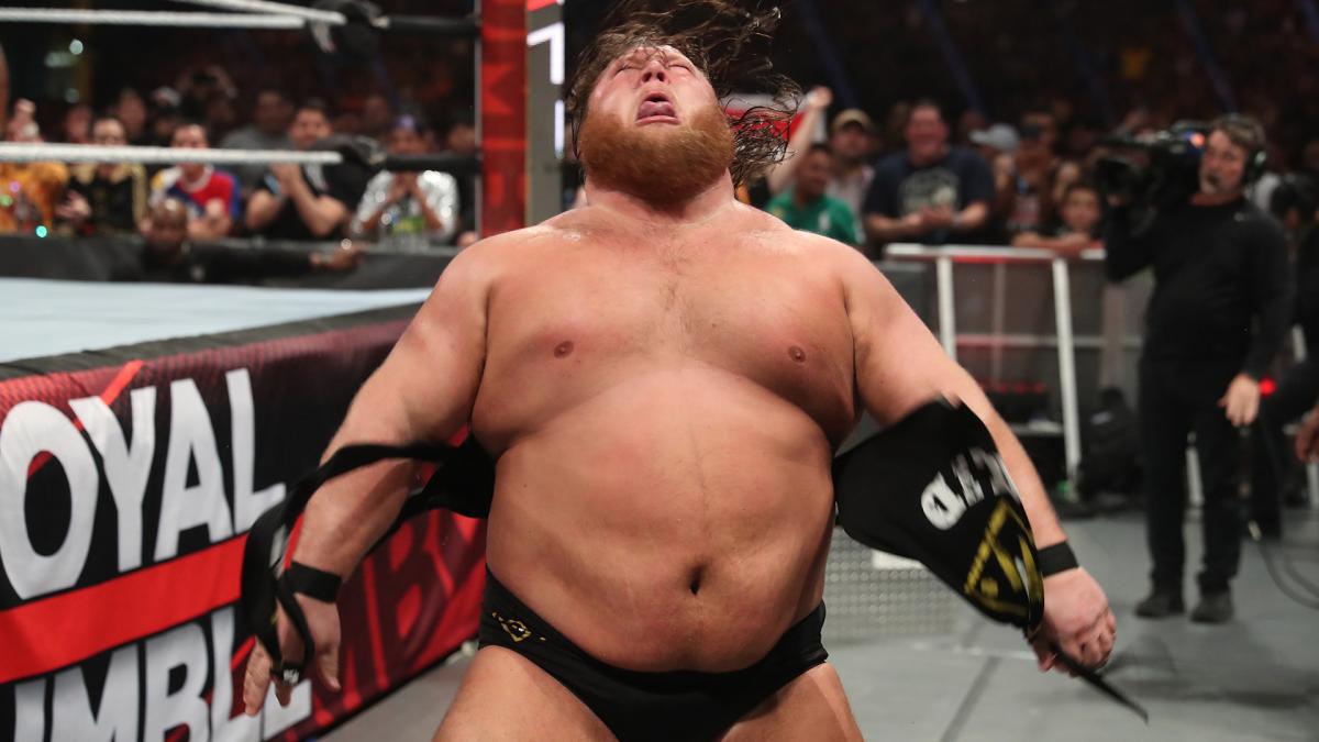 Equipe criativa da WWE já preparou como Otis pode perder a maleta do MITB