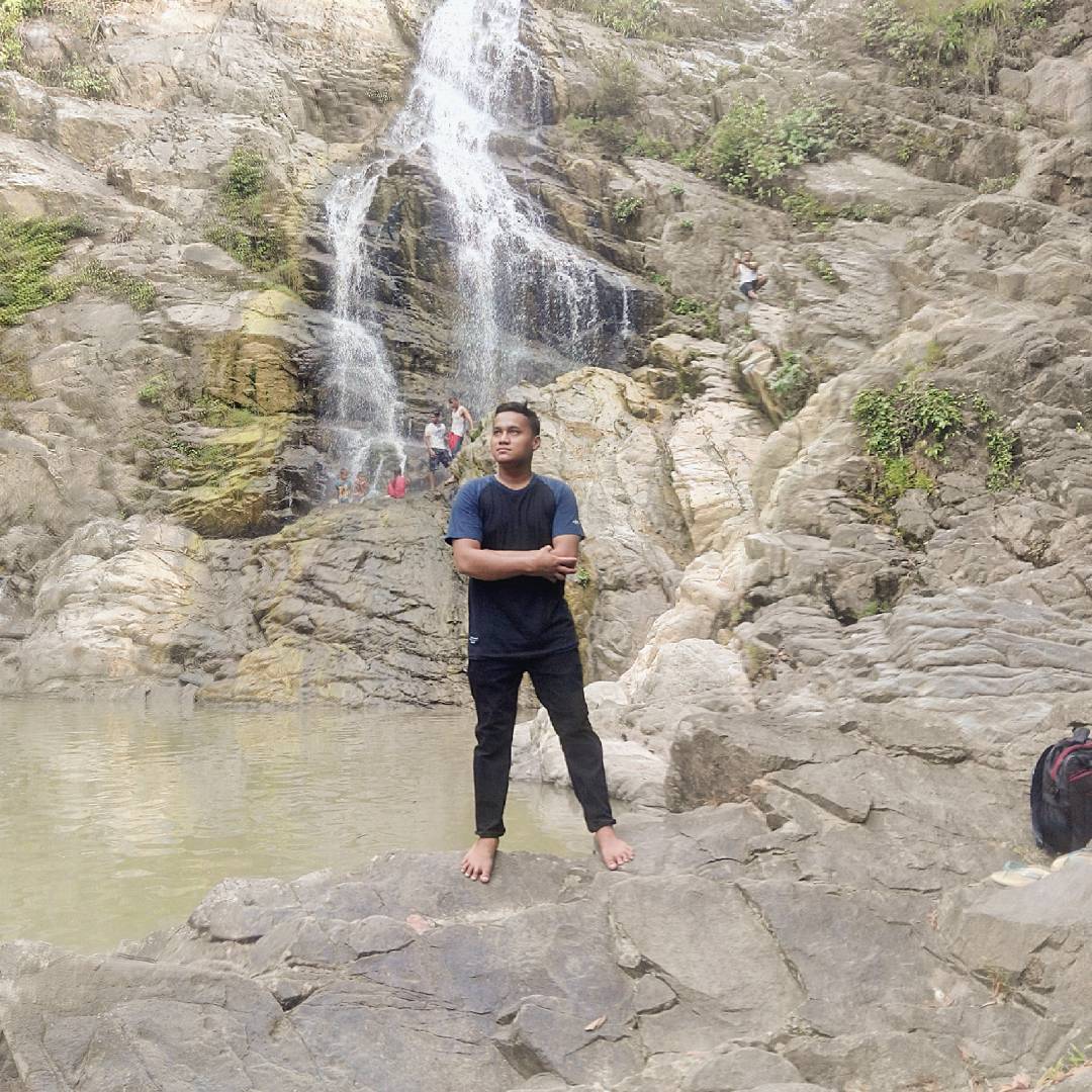 Air Terjun Ceuraceu Wisata alam yang tersembunyi ~ dialektikami.com