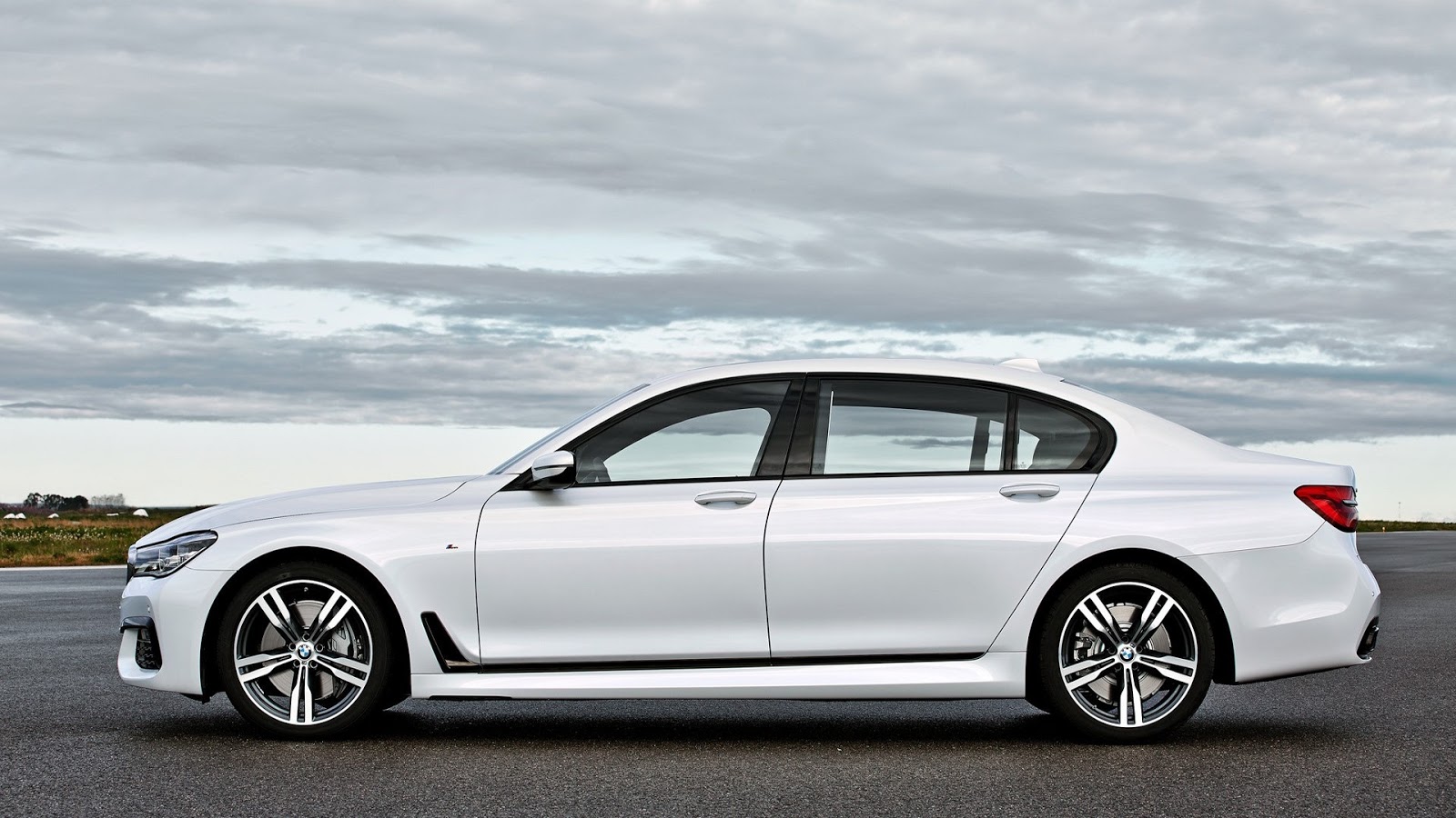 BMW 7serisi 2016 model araba resimleri rooteto5