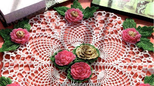 Fina y decorativa carpeta crochet con flores / patrones gratis