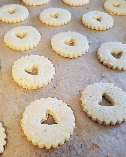 valentine heart linzer cookie tops