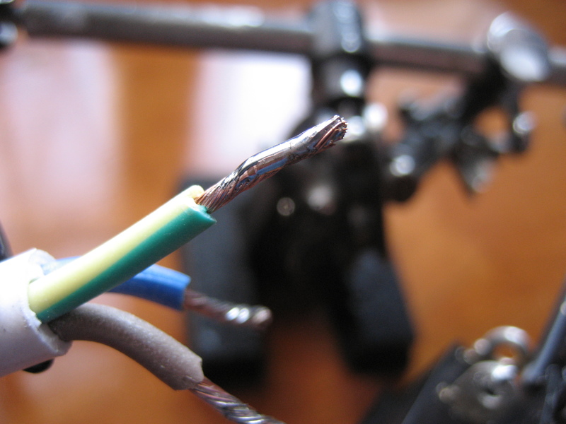 Cómo poner cable en una regleta 🗜️🔌 