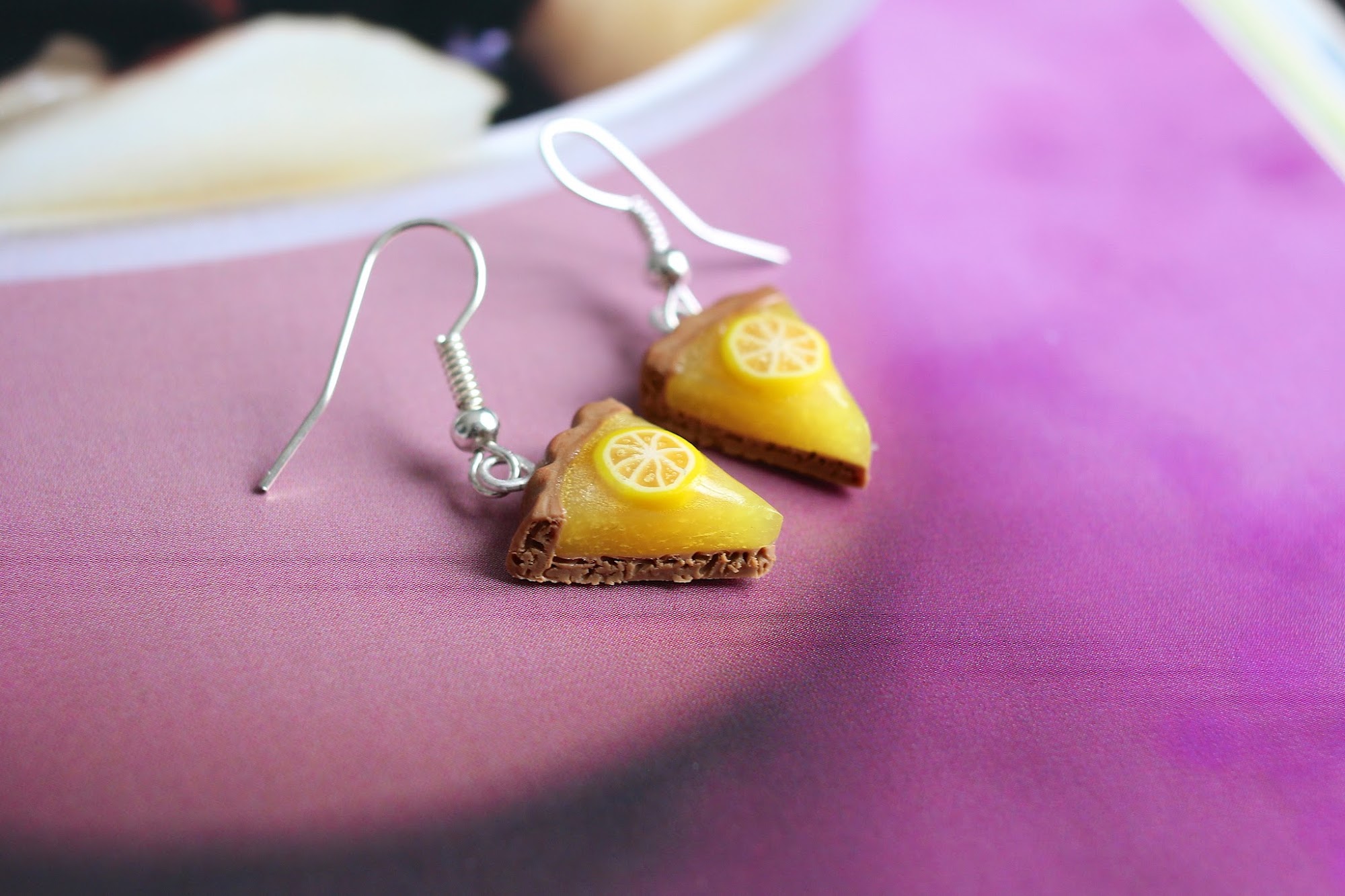 Boucles D'oreilles Mini Tarte Au Citron En Fimo - Multicolores, Dormeuses, Neuves