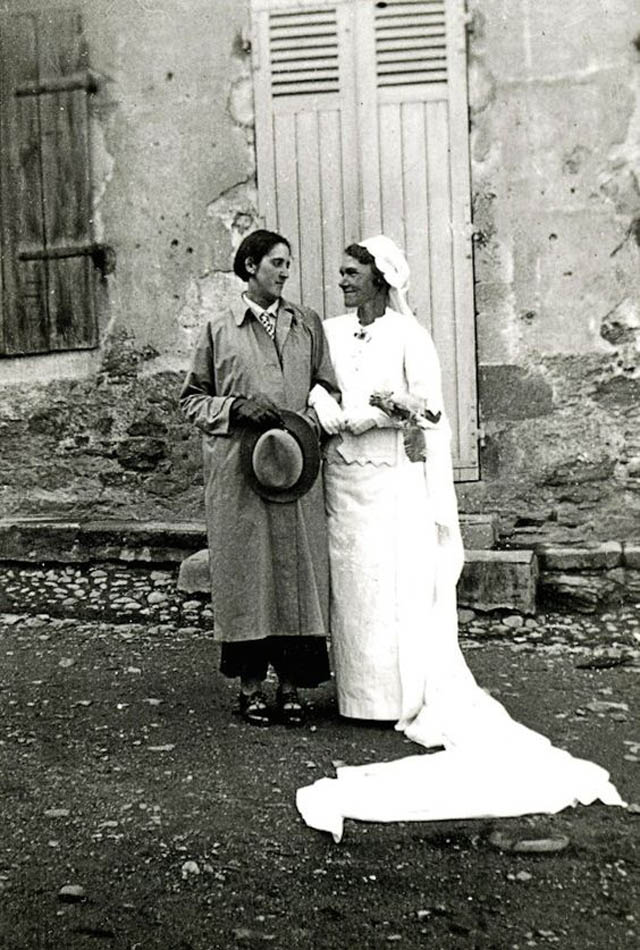 20 Rare Vintage Snapshots Of Lesbian Weddings From The Past ~ Vintage