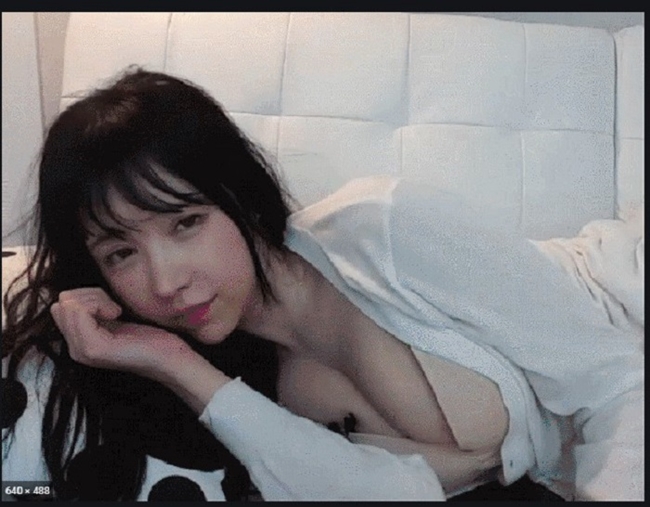 Streamer Cheon Soah lộ