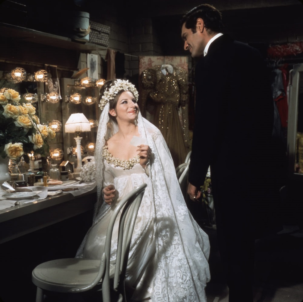 Фанни брайс барбара стрейзанд. Барбра стрейзанд. Барбара стрейзанд funny lady. Барбара стрейзанд смешная девчонка. Барбра стрейзанд нефертити.