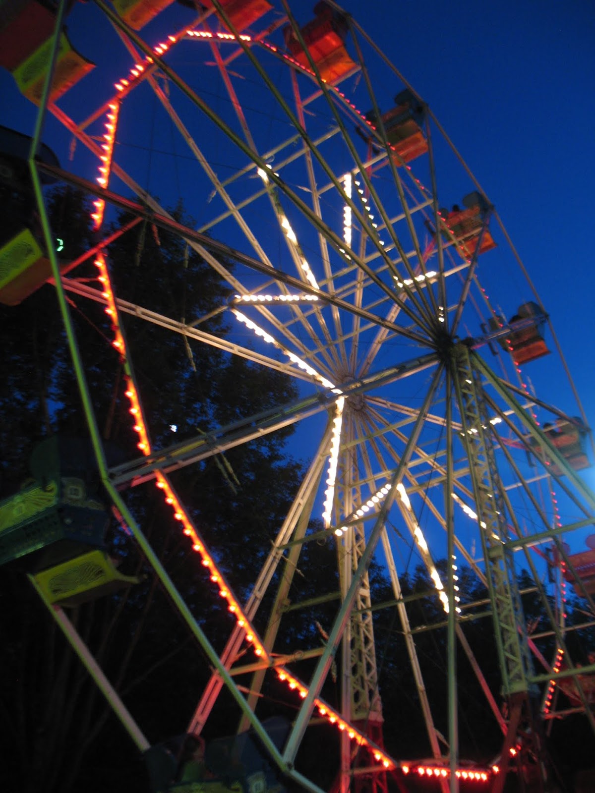 Bayern Kurve Blog Flat Ride Feature Eli Bridge Ferris Wheel