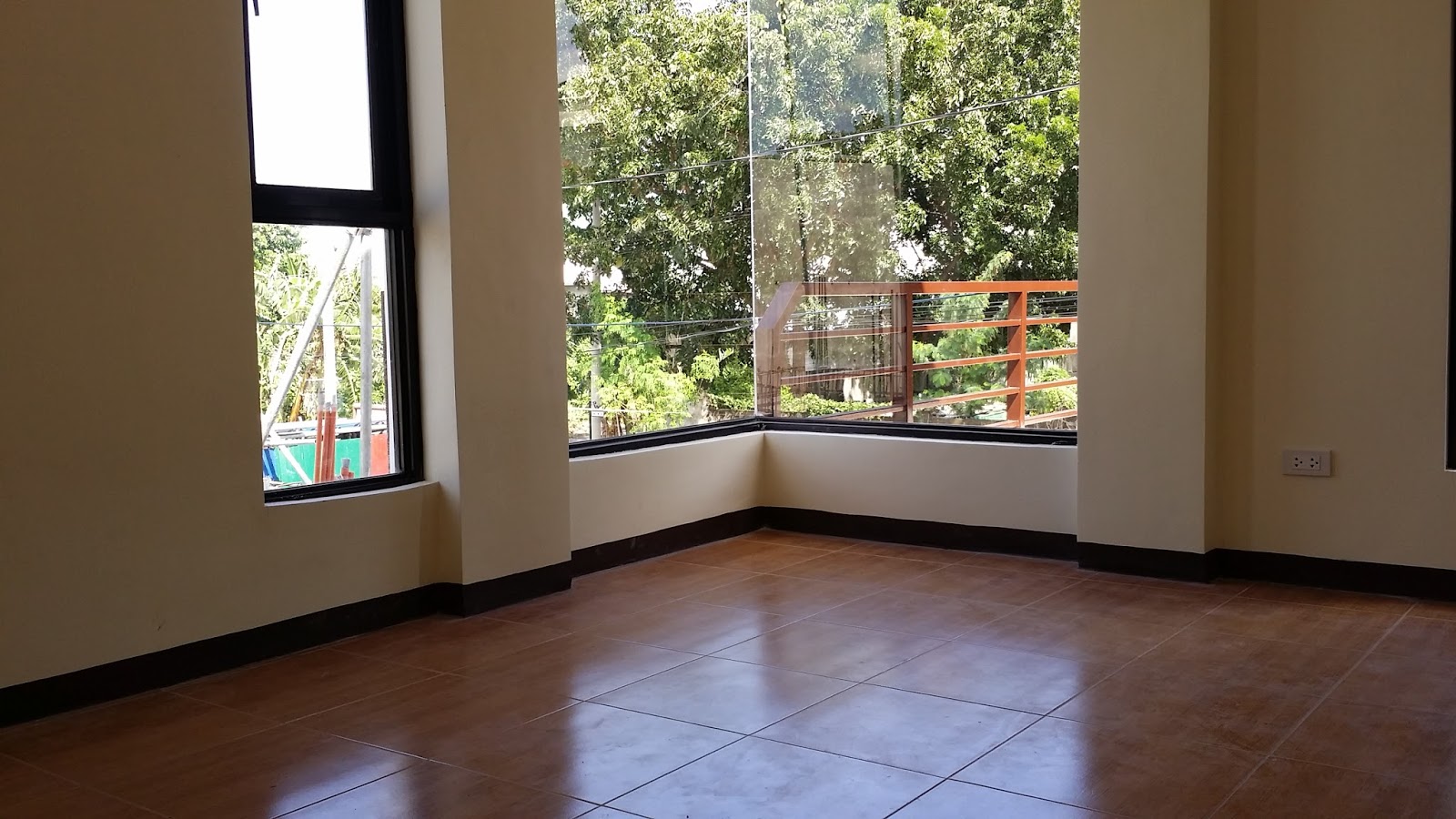 Villa de Toledo Single Attached House & Lot with Roofdeck in Sta.Rosa