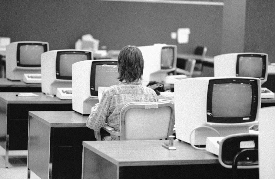 18 Fascinating Vintage Photos That Show the Golden Age of the Cubicle Farm Vintage Everyday