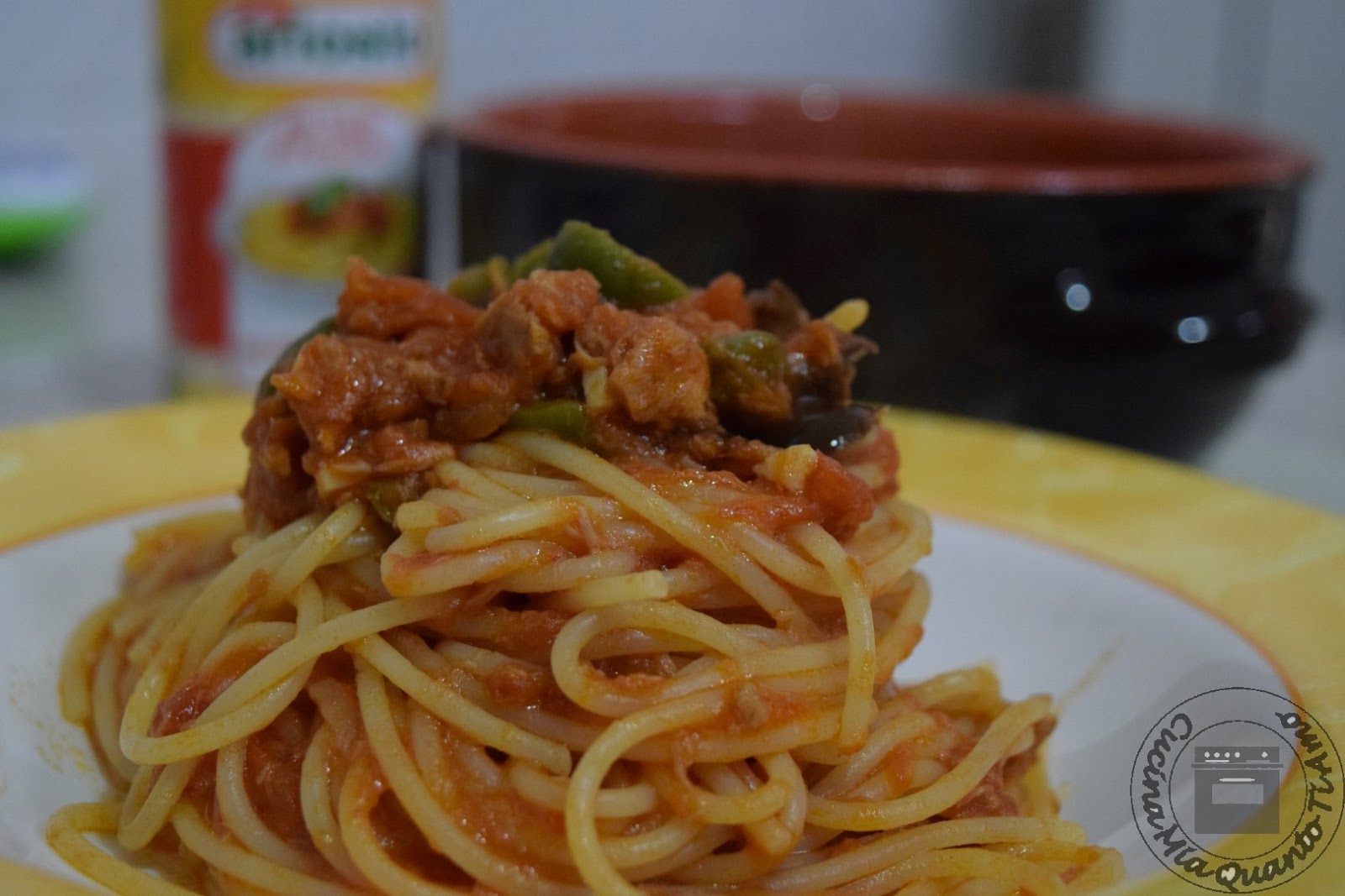 spaghetti al pomodoro e tonno
