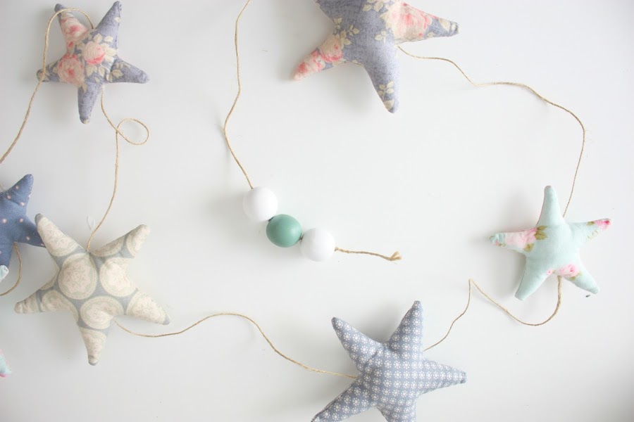 http://mediasytintas.blogspot.com/2016/03/diy-guirnalda-de-estrellas.html