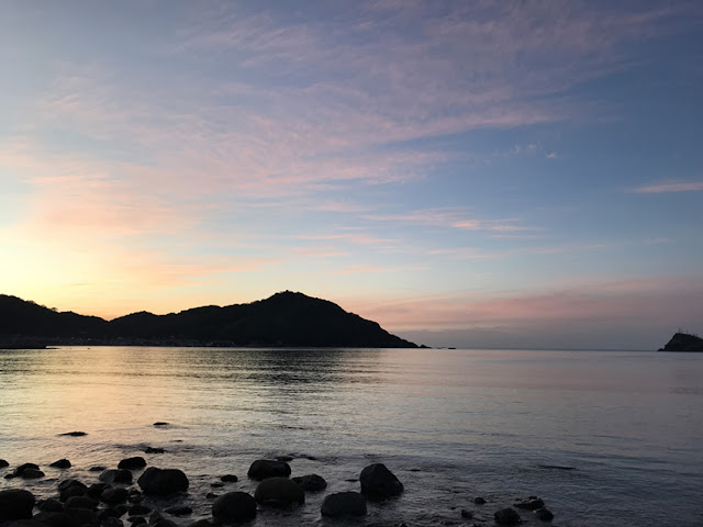 石拾い　島根の海