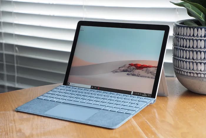 3. Microsoft Surface GO 2 - أفضل كمبيوتر محمول 2 في 1 لطلاب الكلية
