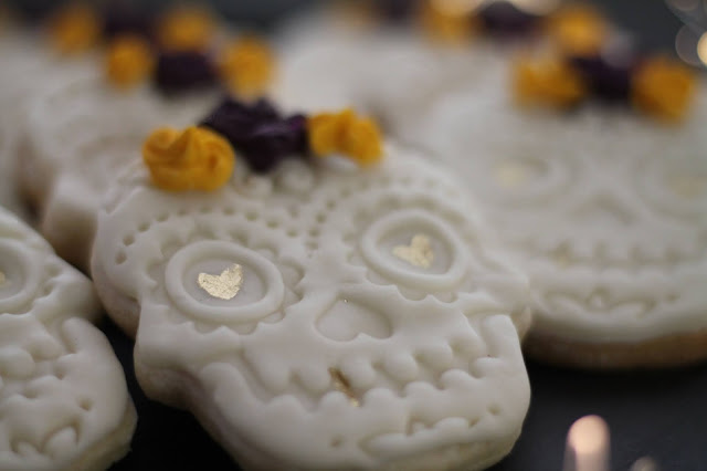 Skull cookie, catrina cookie, sugar skull cookies, Fondant Halloween Cookies 2021 ,Fondant cookies, fondant halloween cookies 2021, ideas to decorate cookies with fondant, hallow decorated cookies, decorated cookies, best decorated cookiesFondant Halloween Cookies 2021 ,Fondant cookies, fondant halloween cookies 2021, ideas to decorate cookies with fondant