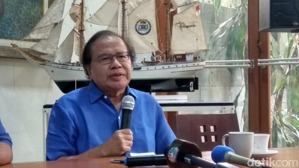 Terima Tantangan Debat LBP, Rizal Ramli Sebut Perlu Minta Tanggung Jawab Pemerintah Atas Kebijakan Kepada Publik Terima Tantangan Debat LBP, Rizal Ramli Sebut Perlu Minta Tanggung Jawab Pemerintah Atas Kebijakan Kepada Publik