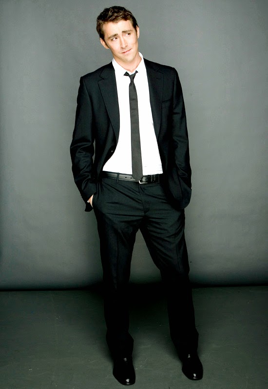 Ли пейс рост. Ли пейс. Ли пейс актер. Ли пейс актер. Lee pace photoshoot.