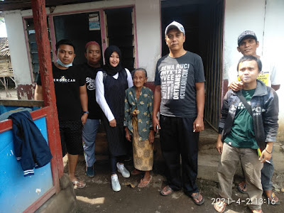 Komunitas Relawan Laok Songai Berbagi (Korlasogi) Kunjungi Rumah Mbah Arbaiya Komunitas Relawan Laok Songai Berbagi (Korlasogi) Kunjungi Rumah Mbah Arbaiya