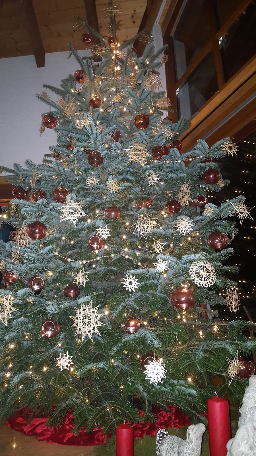 Meine Strohsterne Christbaum mit Strohsternen