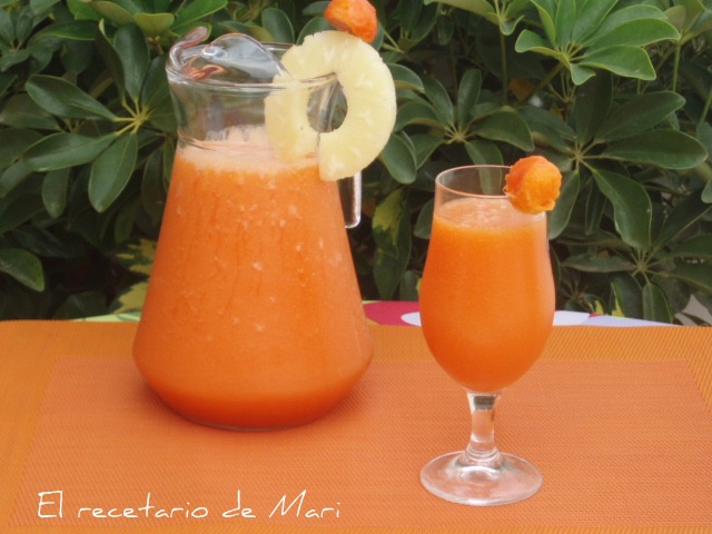 ZUMO DE FRUTAS Y ZANAHORIA