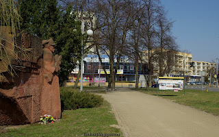 http://fotobabij.blogspot.com/2016/03/pomnik-bohaterom-walk-o-wyzwolenie-puaw.html