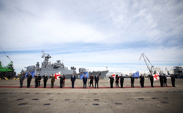 Соединение кораблей НАТО вошло в порт Поти