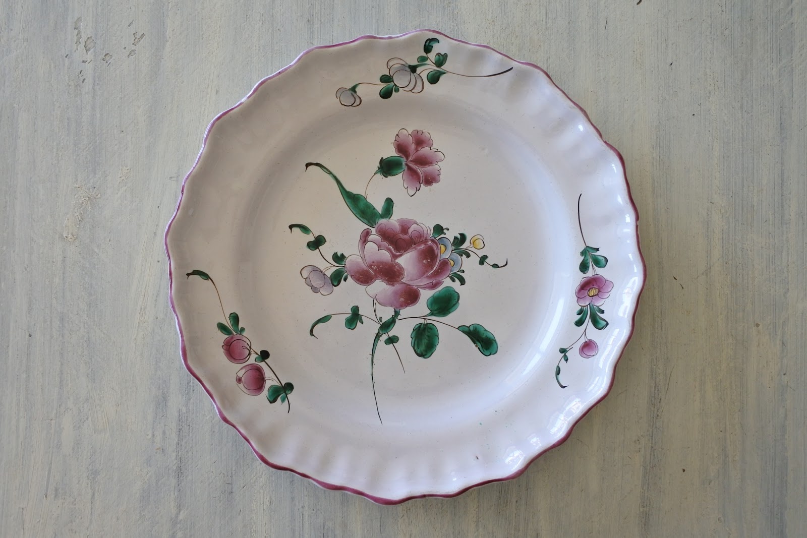 ムステイエ 18世紀の小花柄皿 A 工芸品 