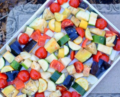 Roasted Mediterranean Vegetables ♥ KitchenParade.com, barely roasted, big chunks meant for casual sharing. Vegan. WW Friendly. Low Carb.