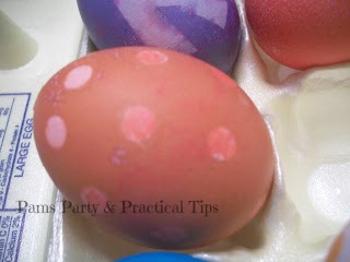 make a polka dot egg with stickers 