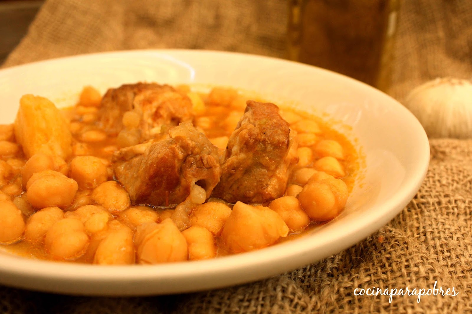 Cocina para pobres Garbanzos con costillas de cerdo, olla express