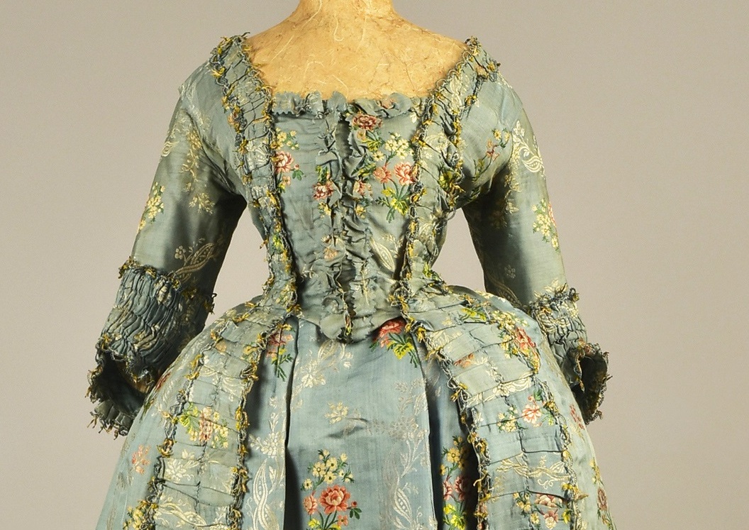 Модели 18 века. Платье 18 век со складками Ватто. Складки Ватто 18 век. Платье «со складками Ватто» рококо. Контуш рококо.