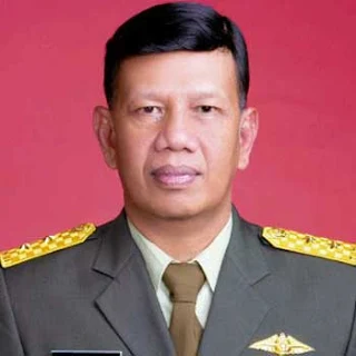 Foto Setia Purwaka Mantan gubernur Jawa Timur 12