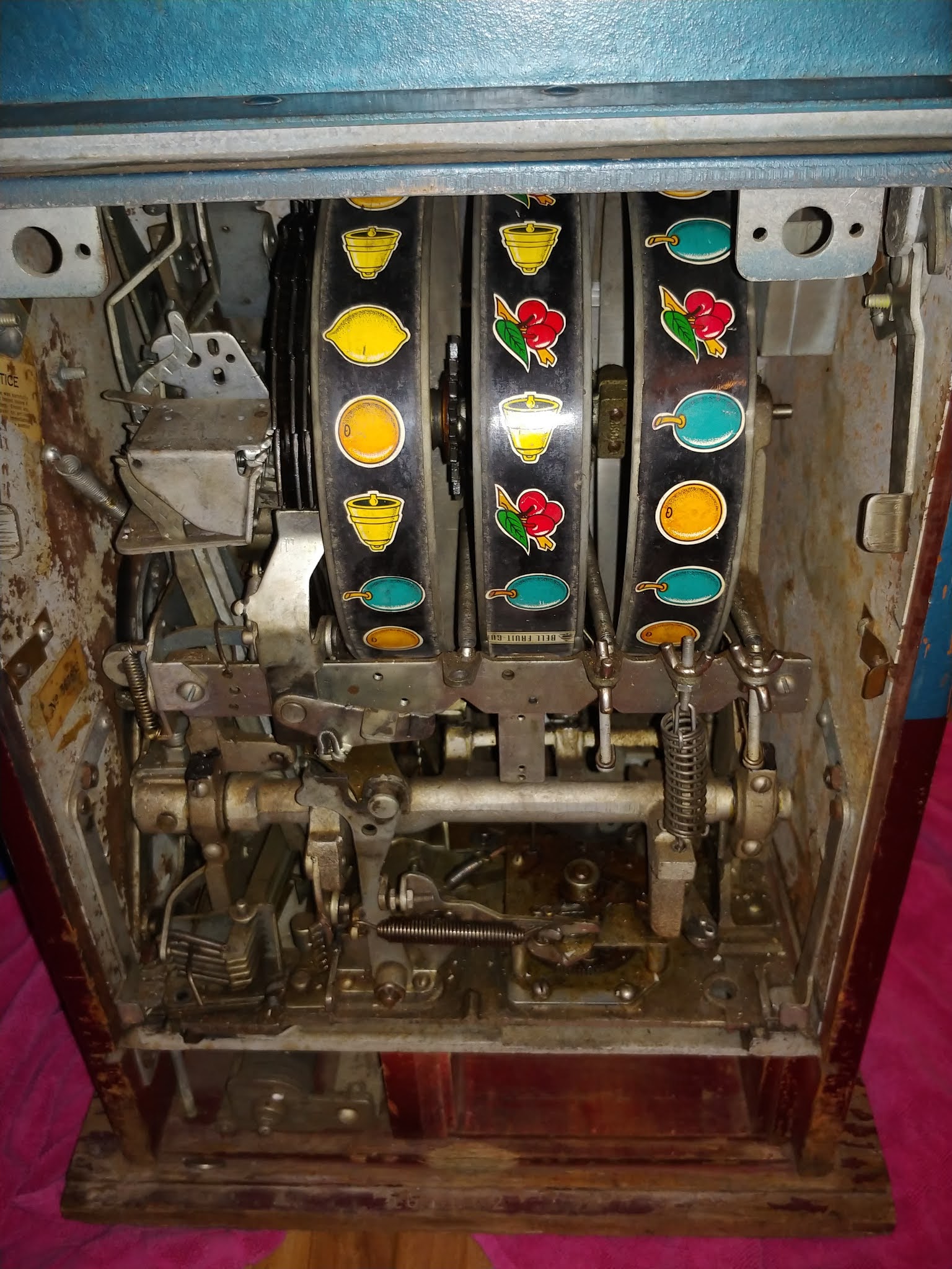 so I bought a pinball machine introducing... a 1948 Mills Hightop