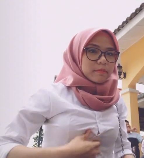 Kumpulan Update Foto + Video Ukhti Susu Besar Siap Remas dan Perah