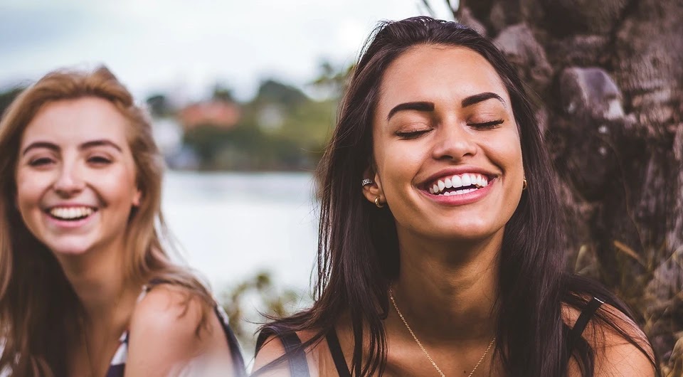 11 tips on how to give compliments the right way to make a person feel good