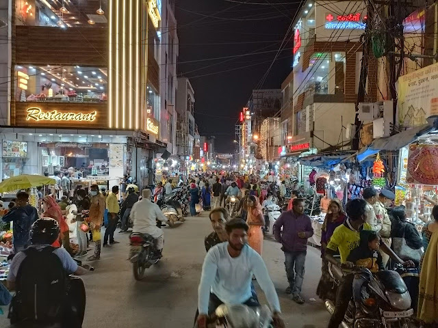 दीपोत्सव…. रोशनी से नहाए बाजार, जमकर हुई खरीदारी