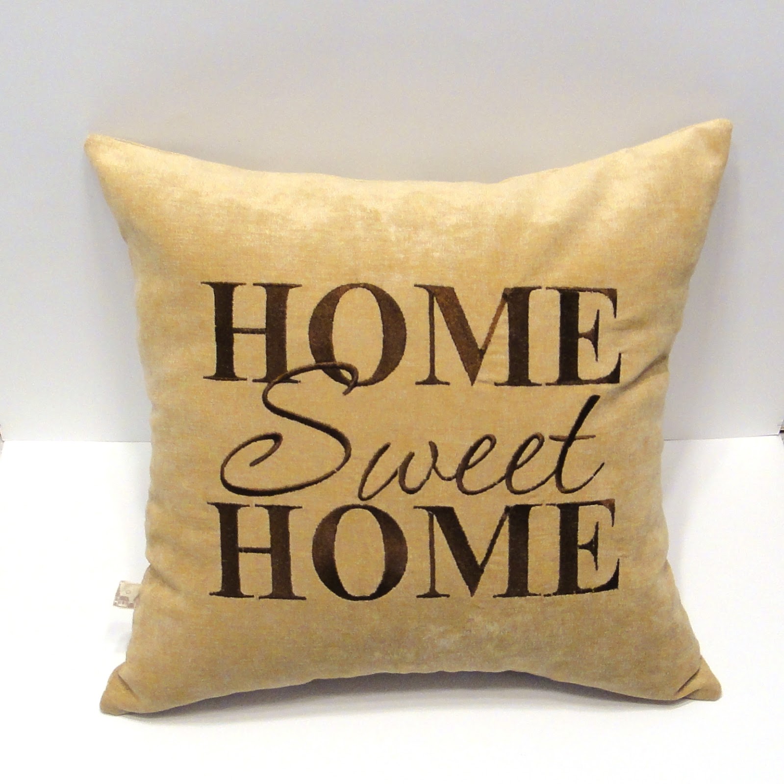 Home надпись на подушке. подушка home. Love home подушка. подушки home style climate control. магазин подушек.