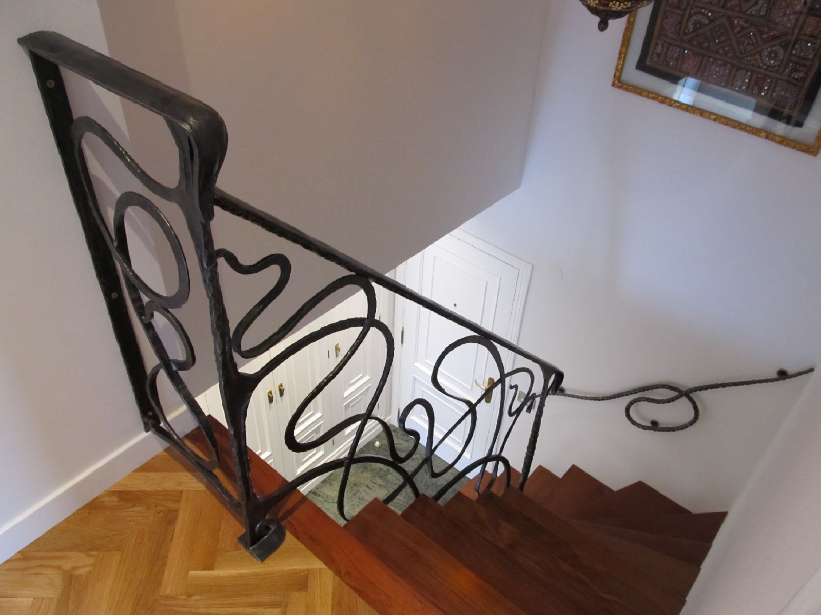 Barandilla de forja modernista.