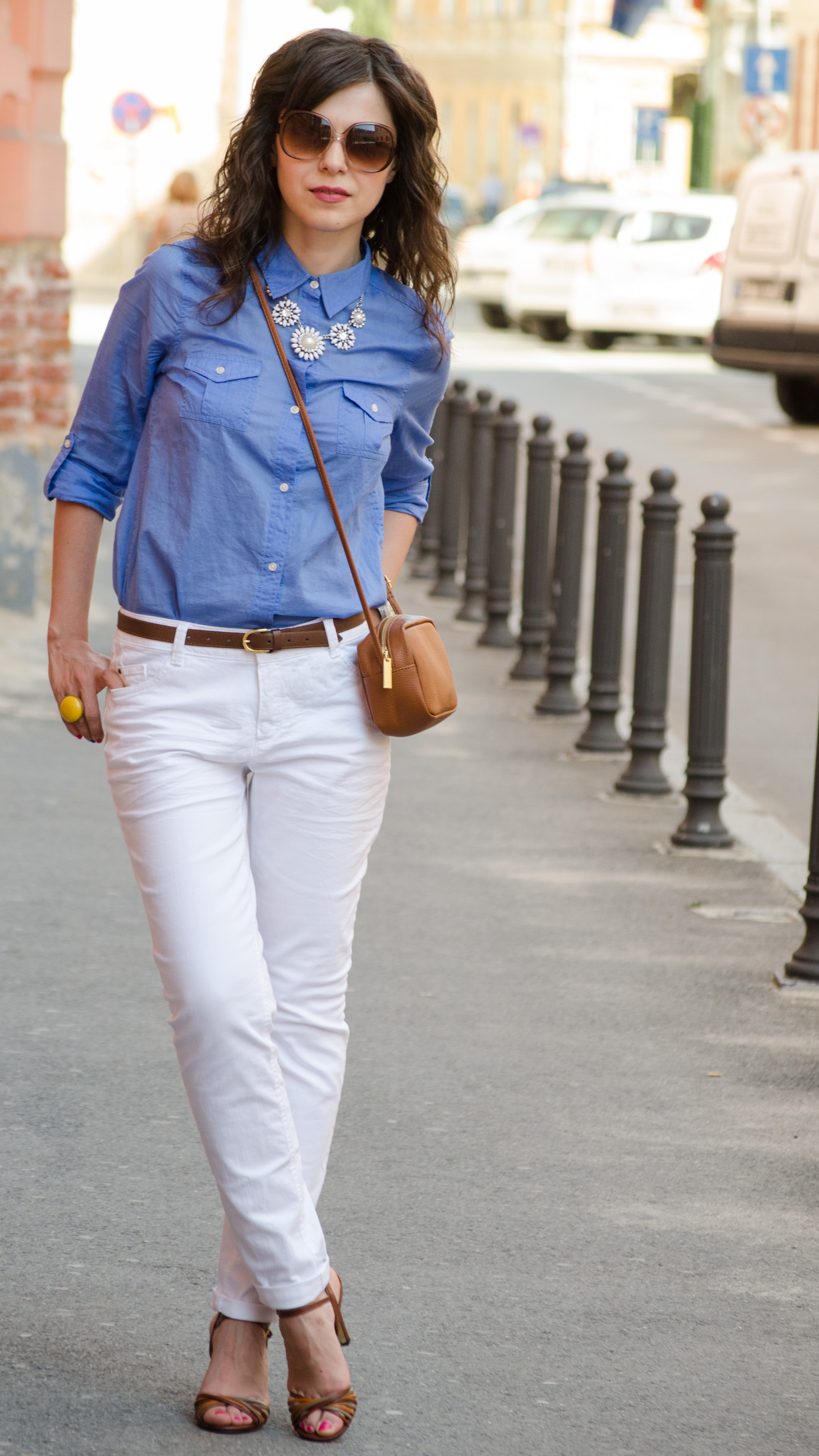 white jeans blue boyfriend shirt C&A brown satchel H&M statement necklace