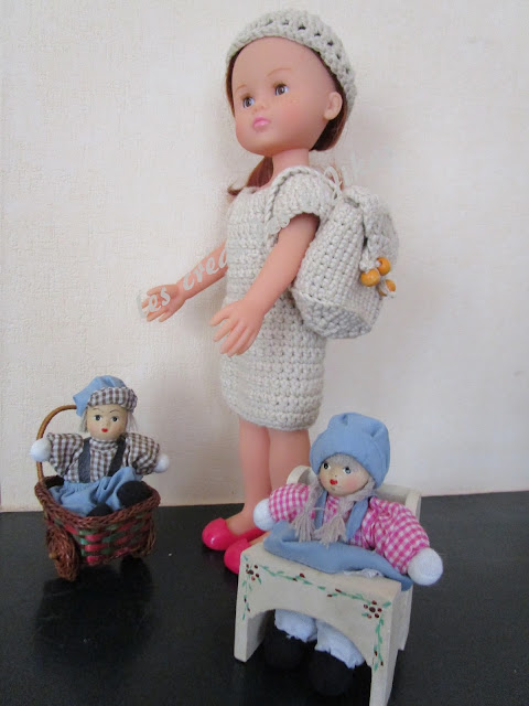 robe crochet pour poupée corolle 